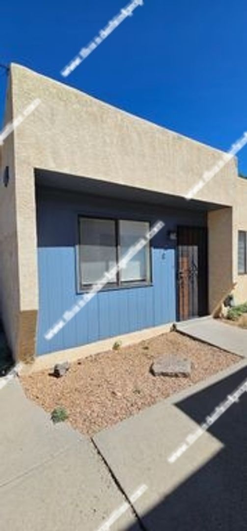 Albuquerque Apartment: 1117 Louisiana Blvd SE