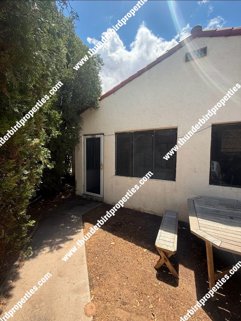 Albuquerque House: 1202 Lead SE