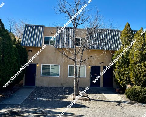 Quiet NE location $500 MOVE IN SPECIAL!! – photo 1