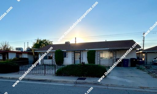 $500 off first months rent!!! Centrally located NE location – photo 1