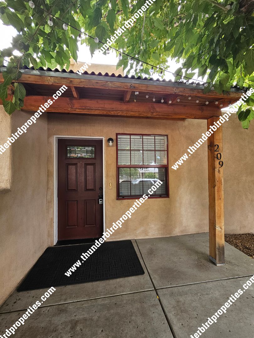 Albuquerque Apartment: 200 Rio Grande Blvd. SW