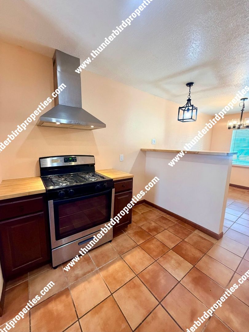 Albuquerque Apartment: 1307 San Mateo Blvd SE