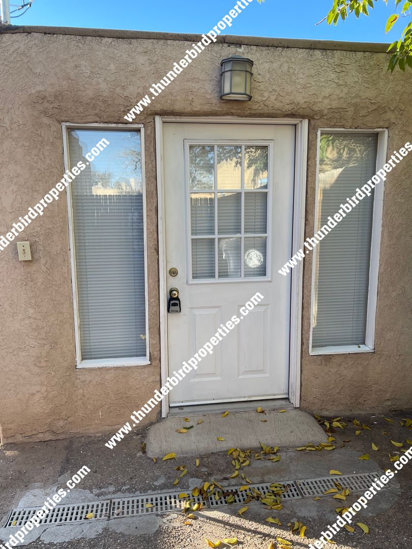 Albuquerque Apartment: 2114 Oxford Ave SE