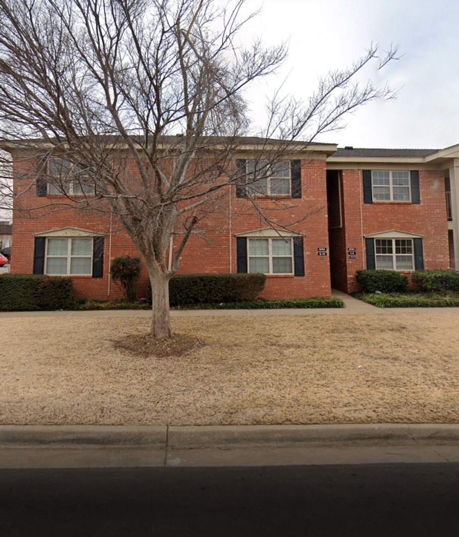 Oklahoma City House: 6101 N Brookline