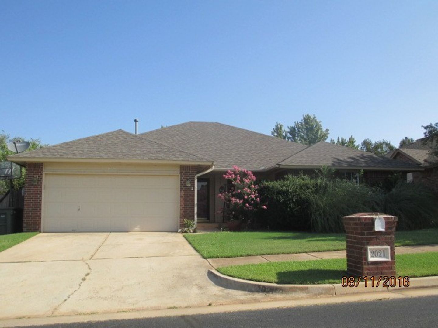 Edmond House: 2021 Cedar Meadow lane