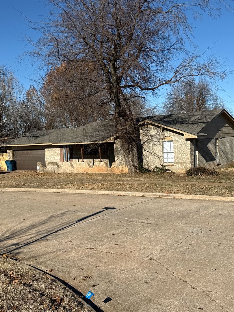 Edmond House: 1021 Crown Drive