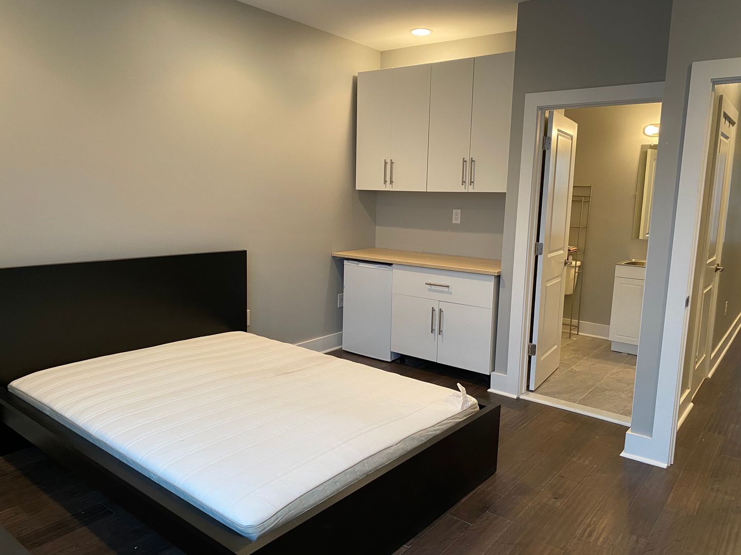 Philadelphia Apartment: 419 N Holly St