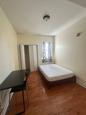 [Female Only] One furnished room Rm3 of a 3rd floor 4B2B unit | Walking distance to Drexel University and UPenn – photo 1