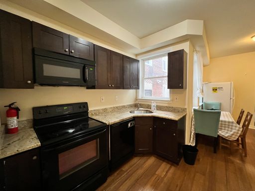 One furnished room with private bathroom 1F | Walking distance to Temple University – photo 1