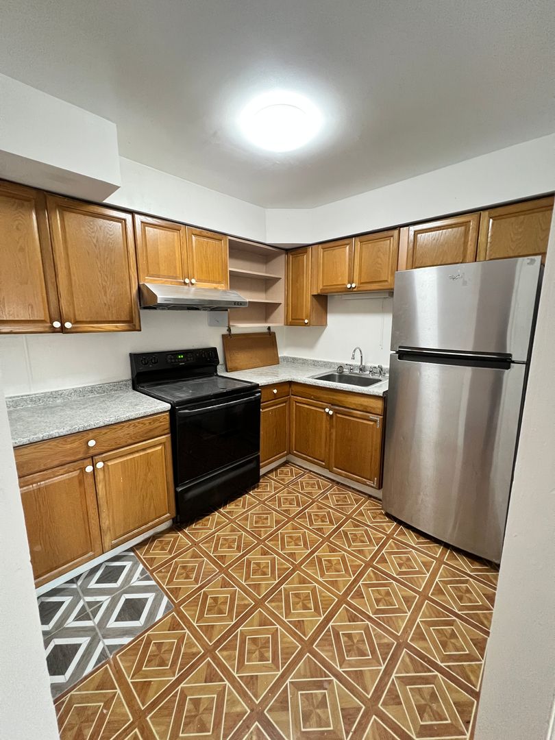 Upper Darby Apartment: 24 Merwood Dr