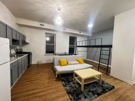 2B1B unit on the 2nd floor | Walking distance to Drexel University and UPenn – photo 1
