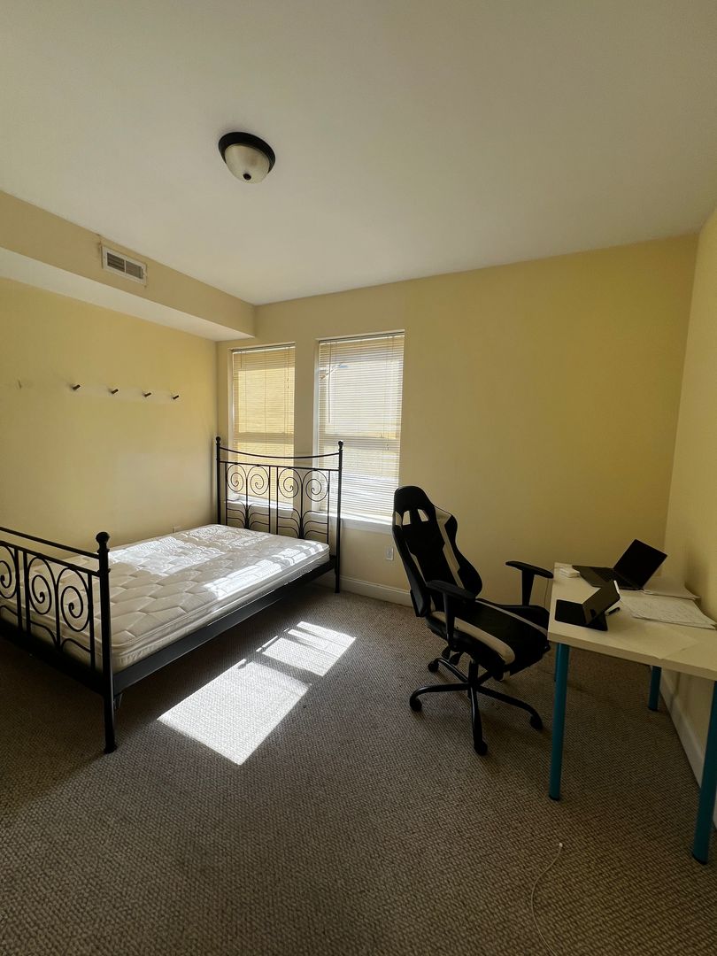 Philadelphia Apartment: 676 N 33rd st 2FL