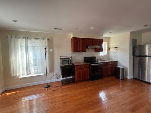 2 Bedroom Rental – 763 S 13th st  - 3rd fl, Philadelphia, PA 19147