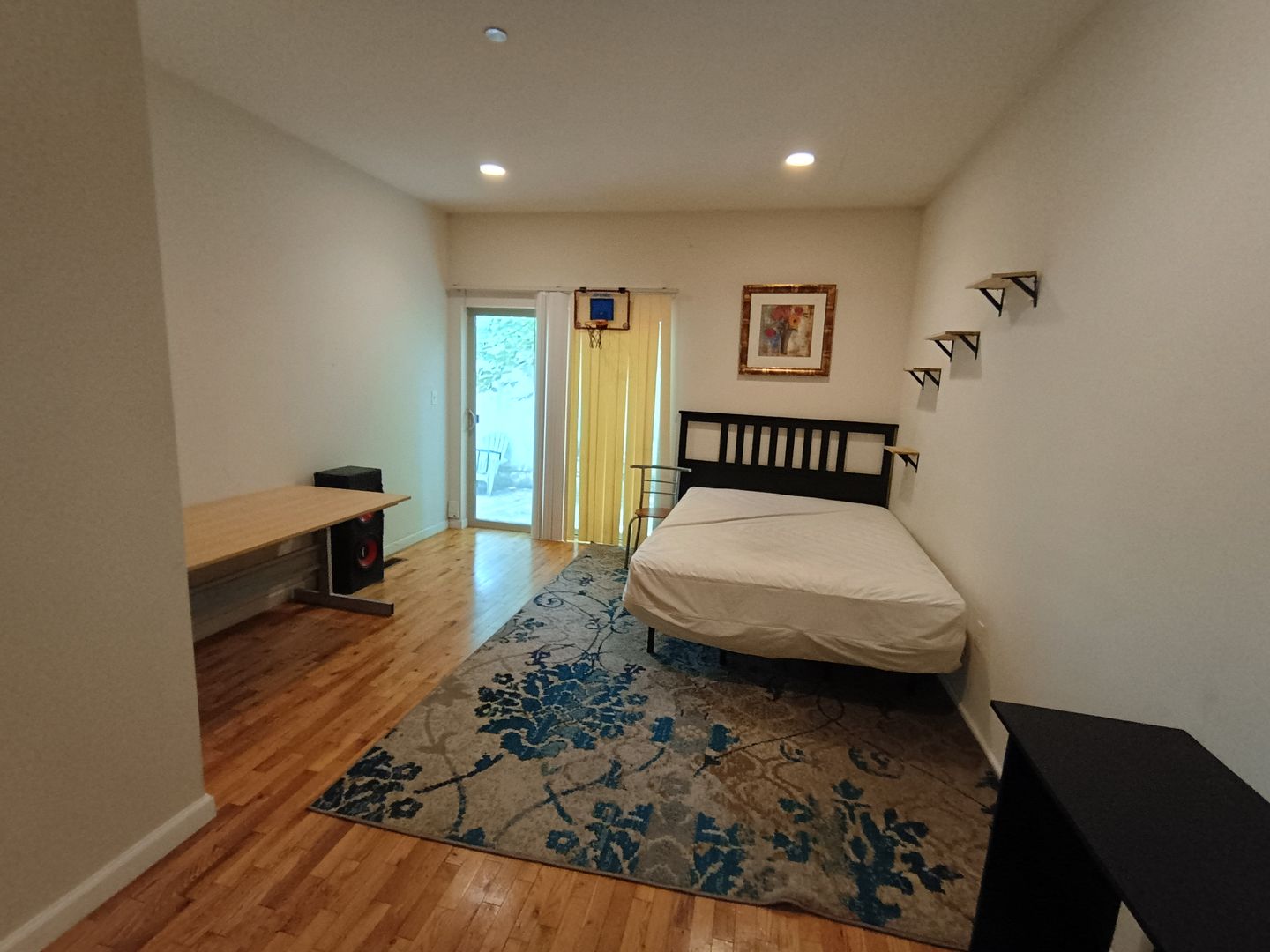 Philadelphia Apartment: 425 N Holly St