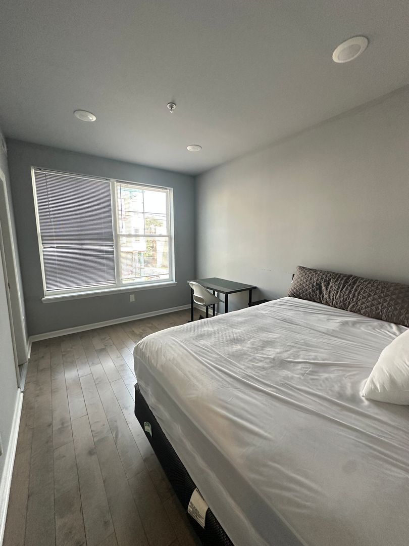 Philadelphia Apartment: 650 N 33rd st