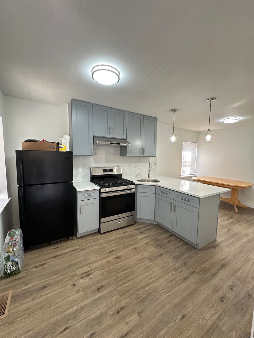 Philadelphia Apartment: 616 N 33rd st