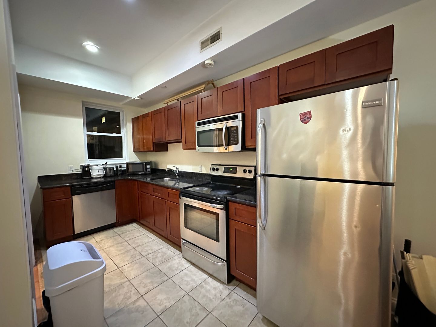 Philadelphia Apartment: 437 N Wiota St