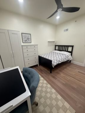 One furnished room with private bathroom 1F on first floor in a 3B3B unit | Walking distance to Drexel University and UPenn – photo 1