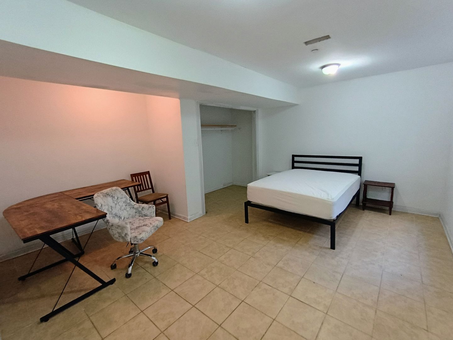 Philadelphia Apartment: 437 N Wiota St