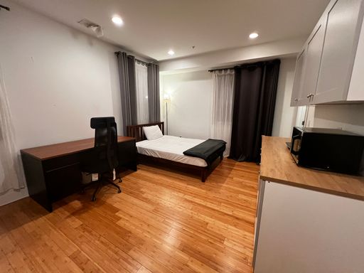 One furnished room with private bathroom 2F on 2nd floor | Walking distance to Drexel University and UPenn – photo 1