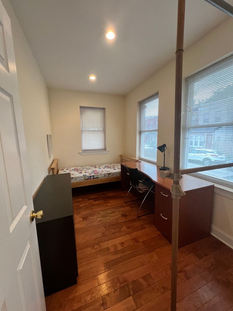 Philadelphia Apartment: 437 N Wiota St