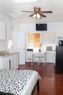 Listing photo thumbnail