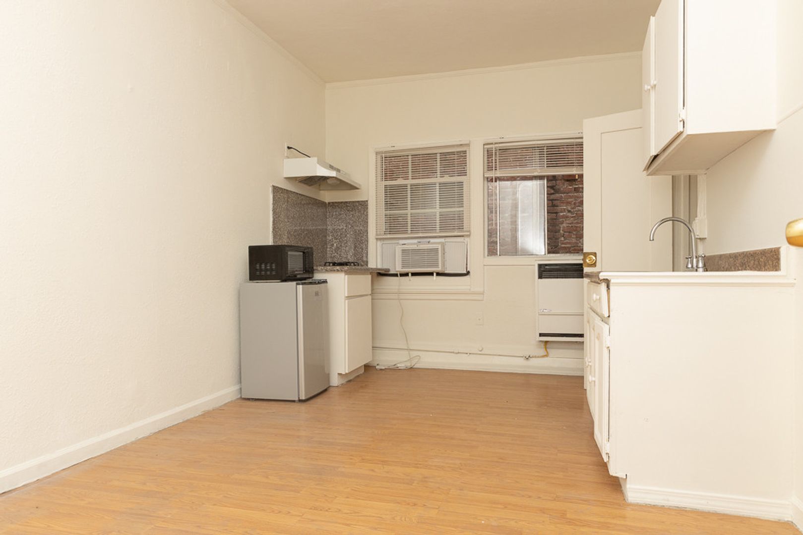 Los Angeles Apartment: 2105-2107 E Cesar E Chavez Ave