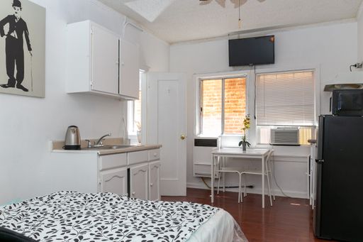 Cozy Studio in the Heart of Boyle Heights – photo 1