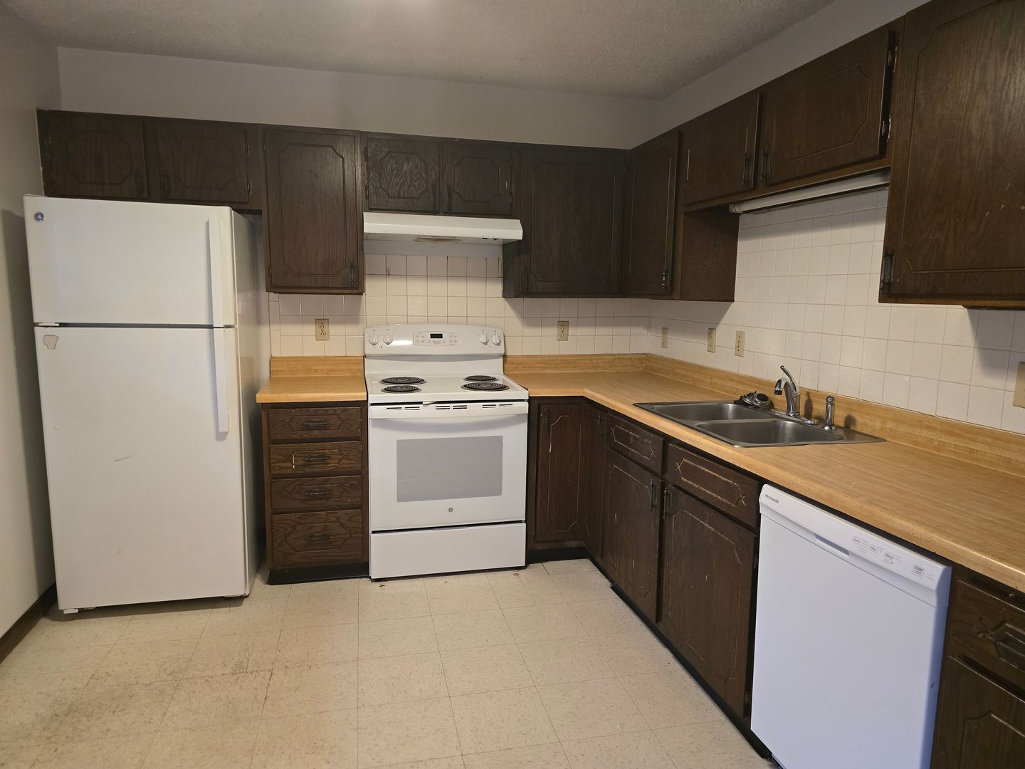 Manhattan Apartment: 828 Dondee Dr.