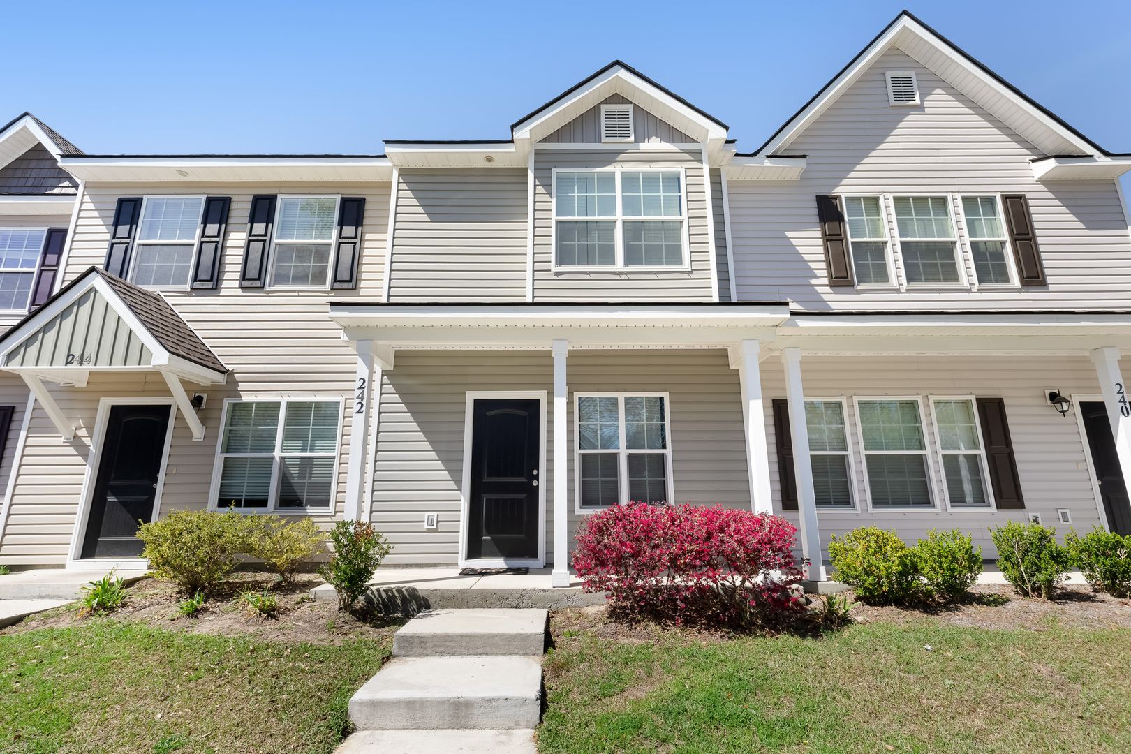 Beaufort Townhome: 242 Admiration Avenue