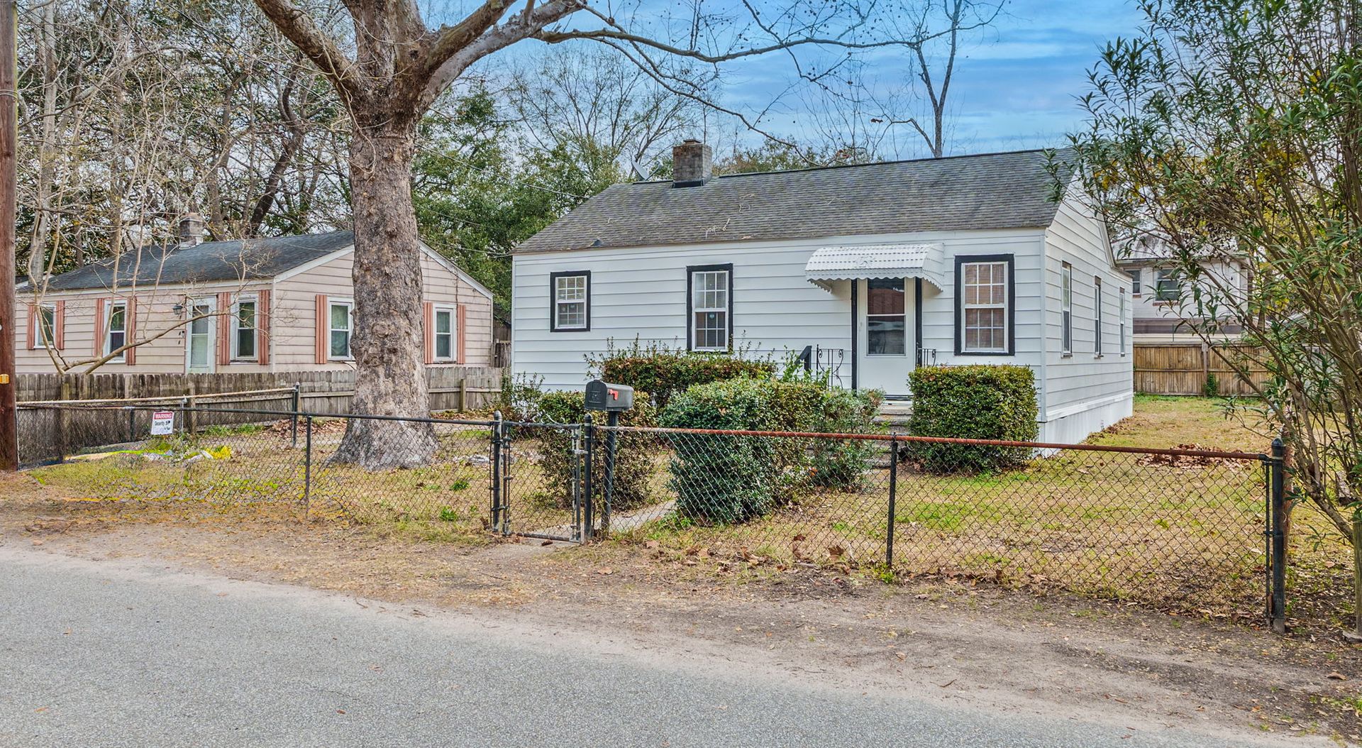 Hanahan House: 5744 Hoover Ave