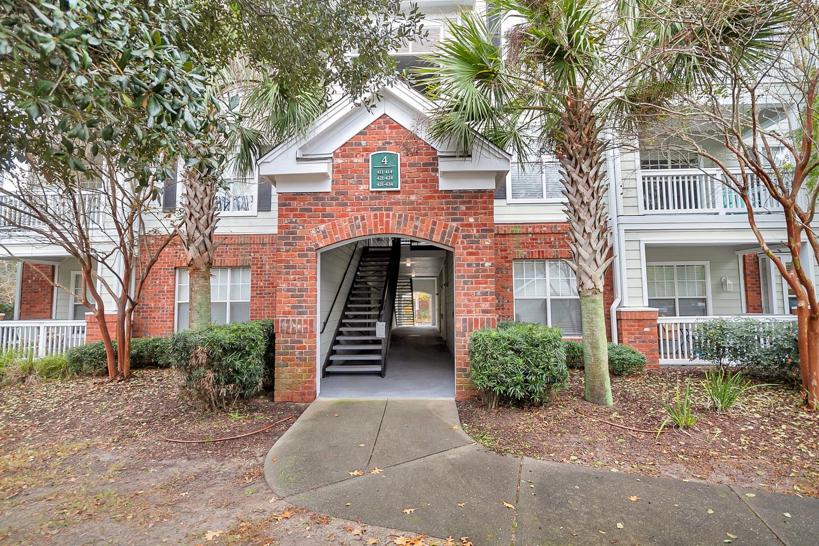 Charleston House: 45 Sycamore Avenue 433