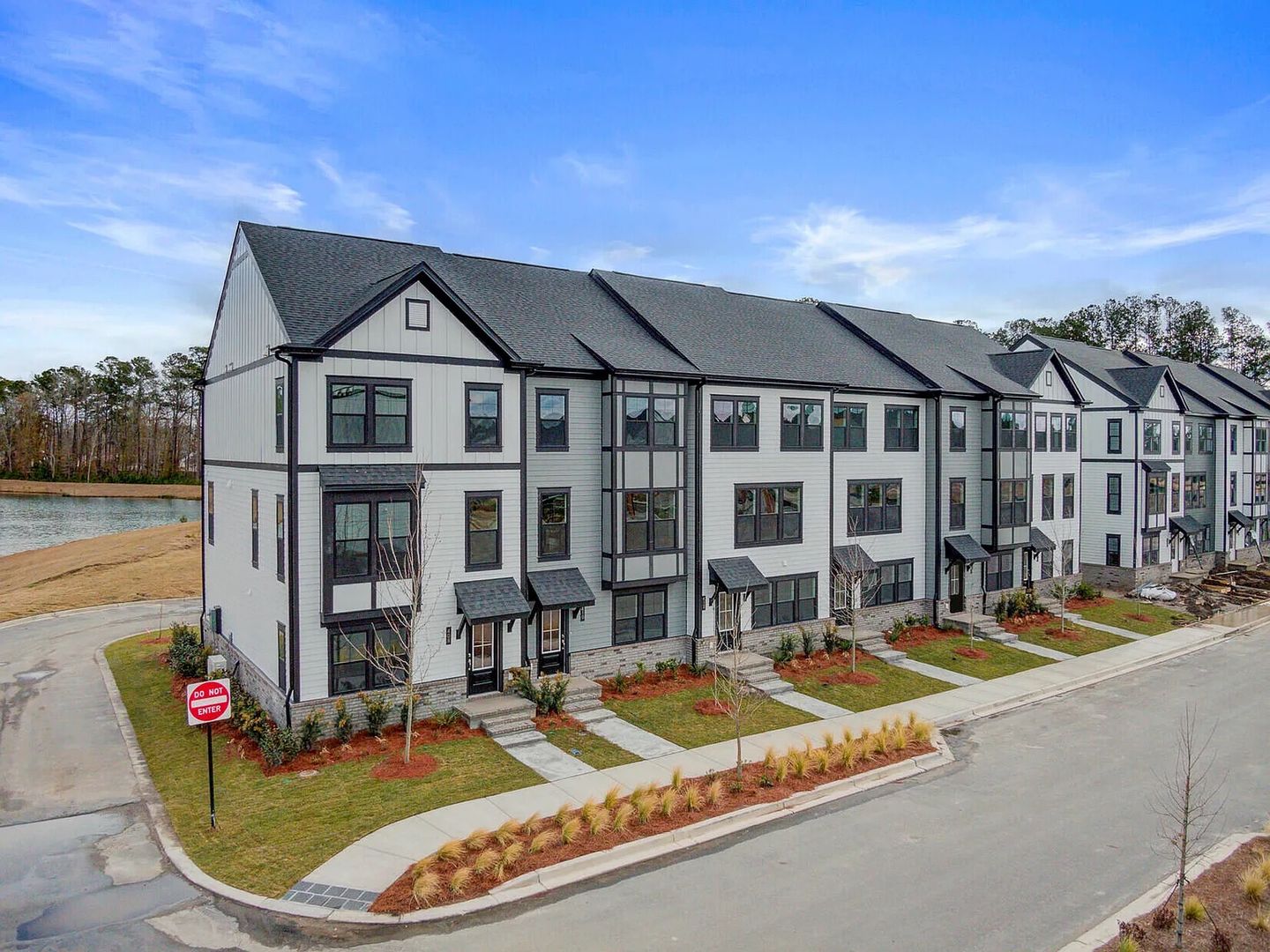 Summerville House: 417 Talbot Dr