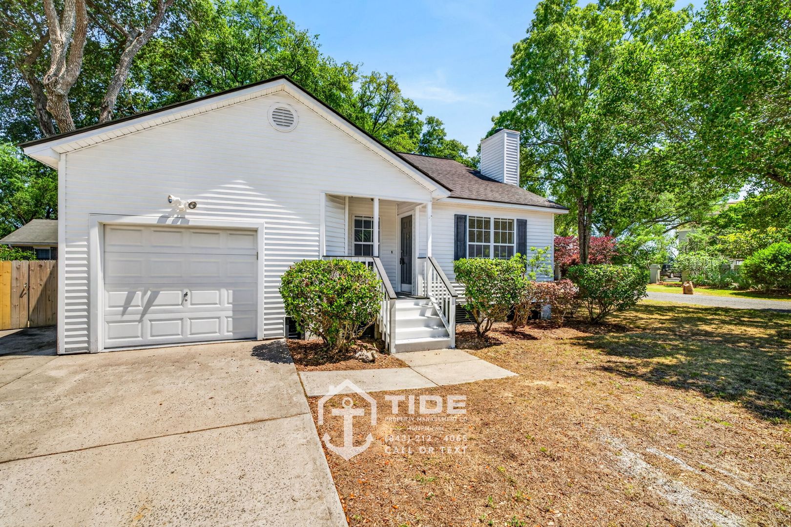 Charleston House: 2376 River Park Way