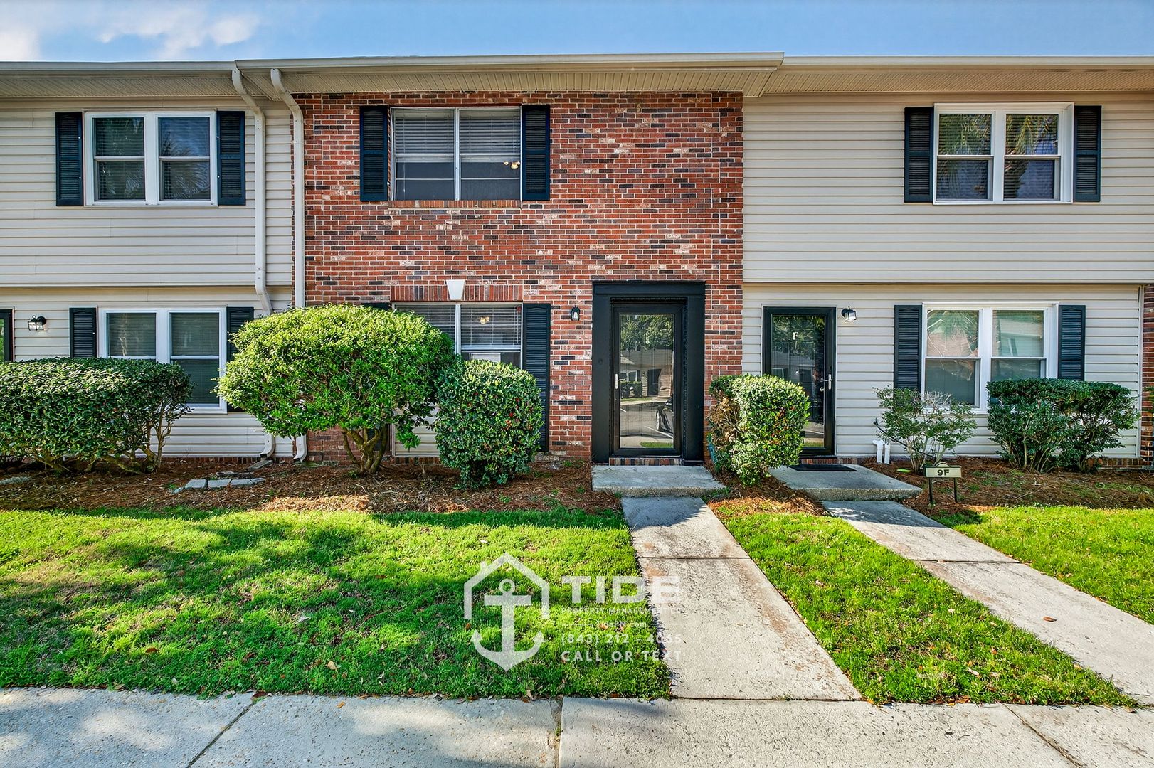 Charleston House: 415 Parkdale Drive 9-E