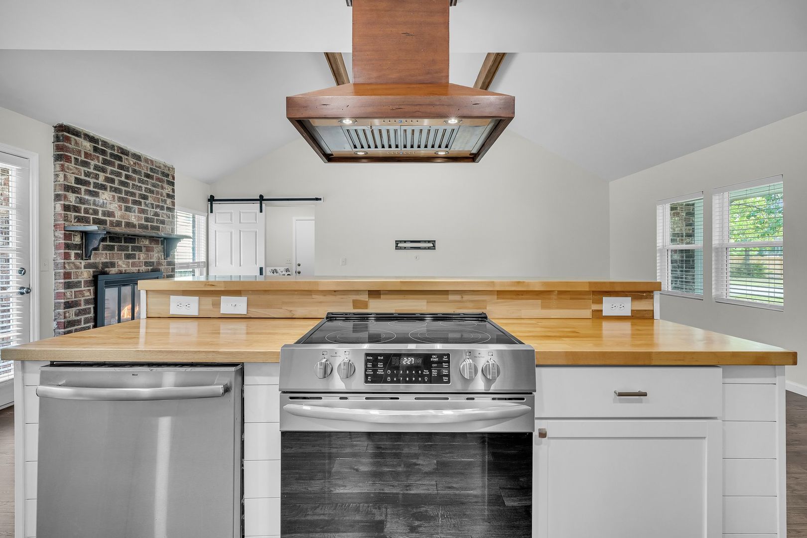 Goose Creek House: 301 Huntsman Drive,