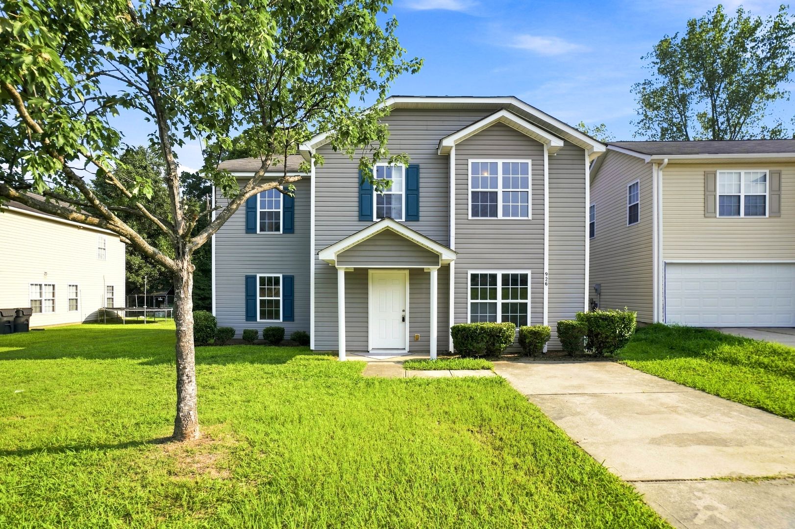 Charlotte House: 926 Oakshire Cir