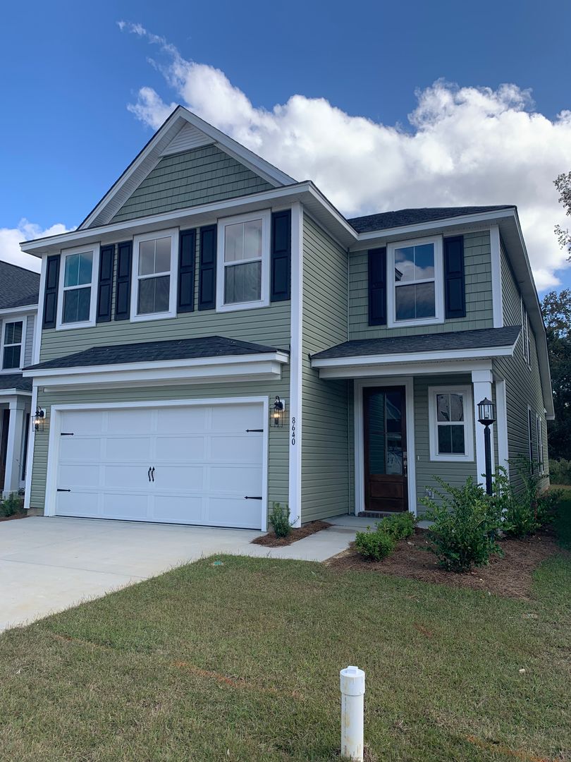 North Charleston House: 8640 Windsor Hill Boulevard