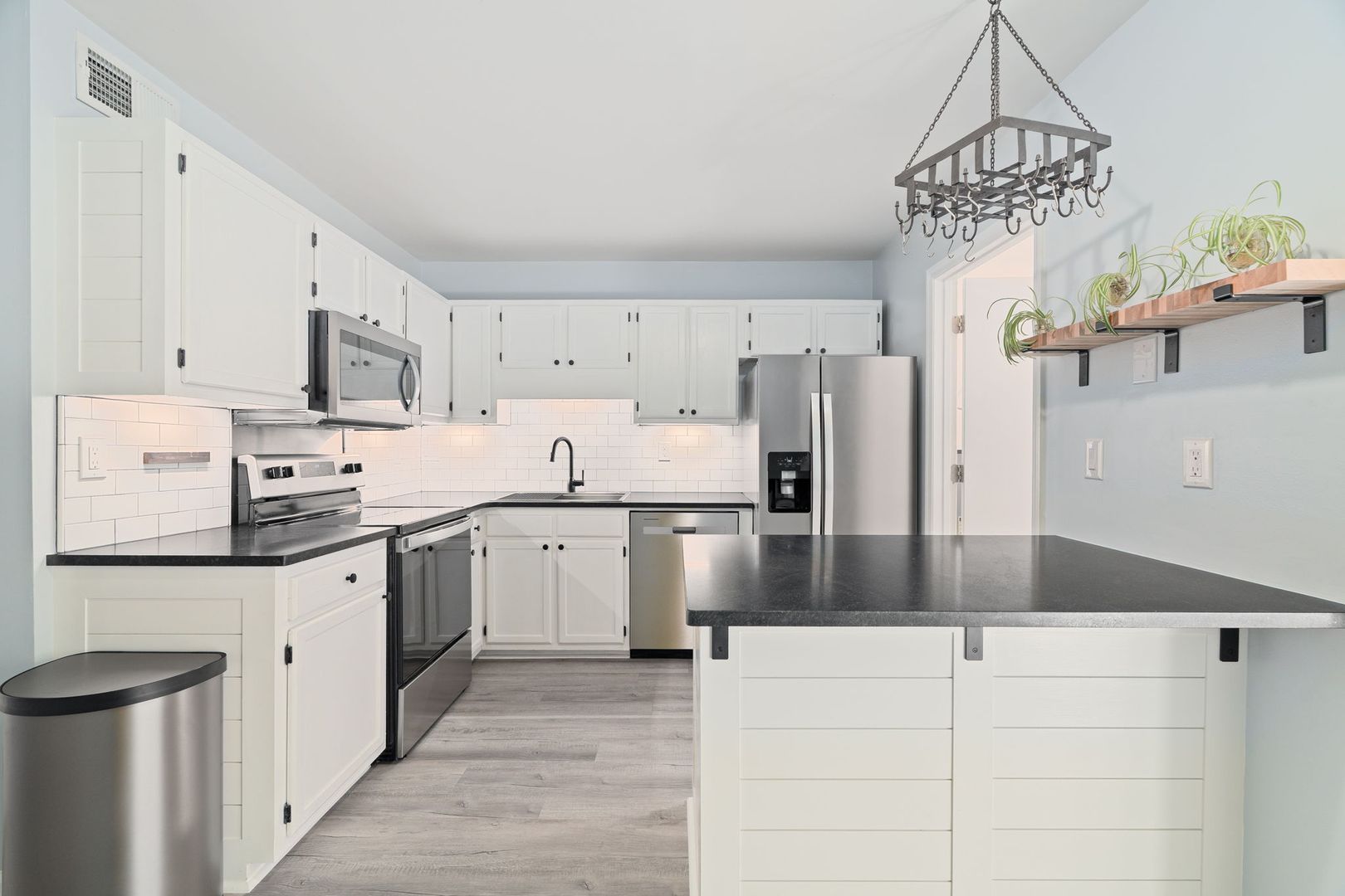 Charleston House: 1383 Camp Road B