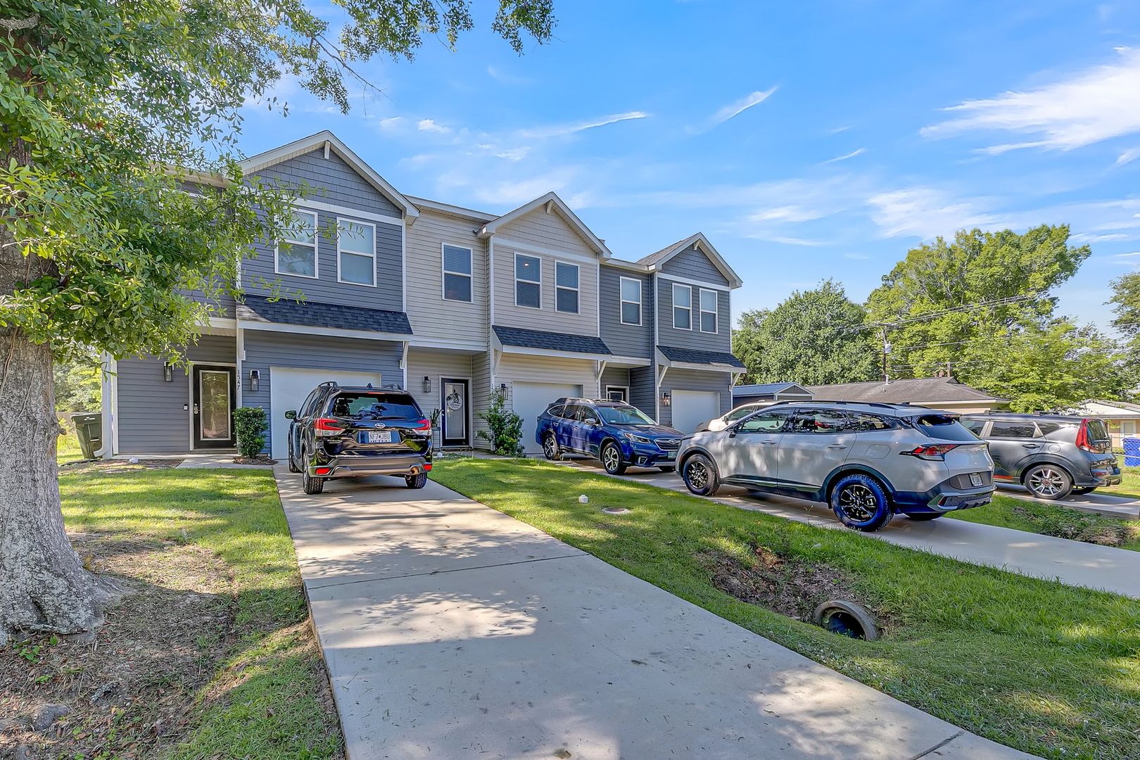 Charleston House: 1549 Evergreen Street
