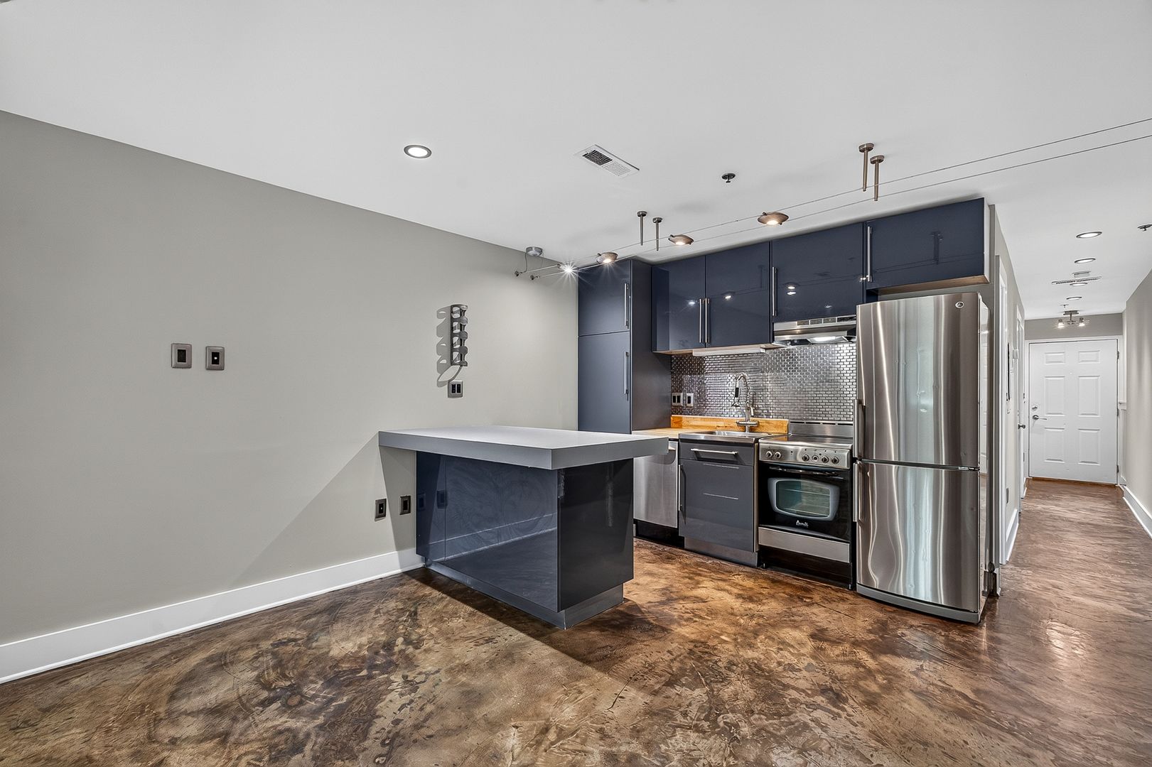 Charleston Apartment: 40 Bee Street