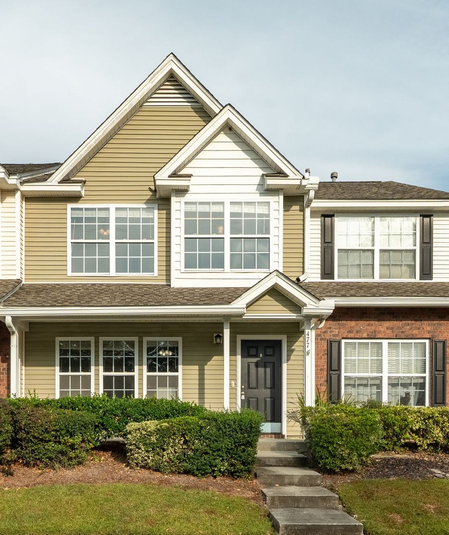 Charleston House: 477 Doane Way