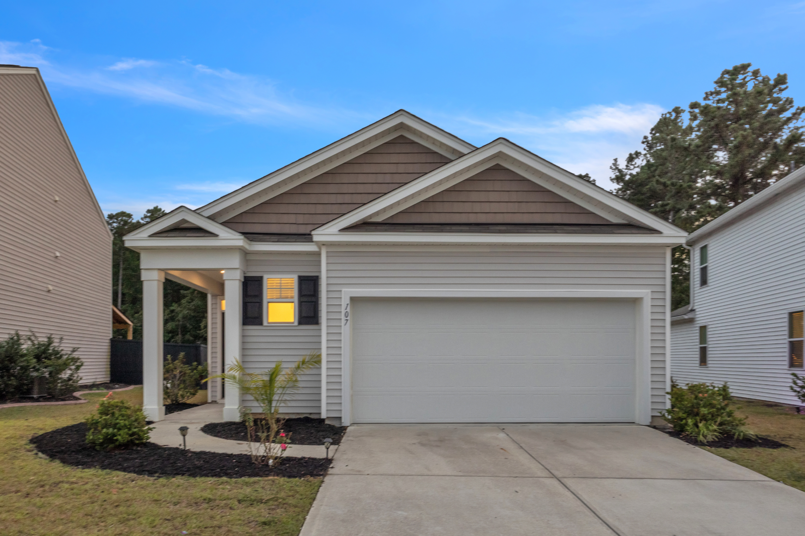 Summerville House: 107 Blossom Wood Blvd