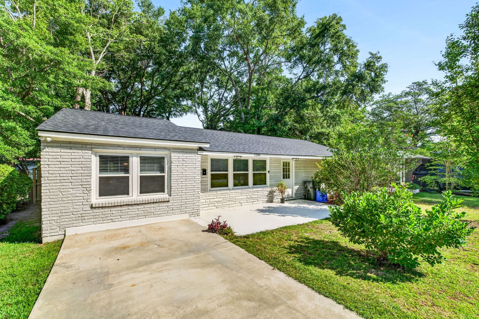 Hanahan House: 1208 Hawthorne Road
