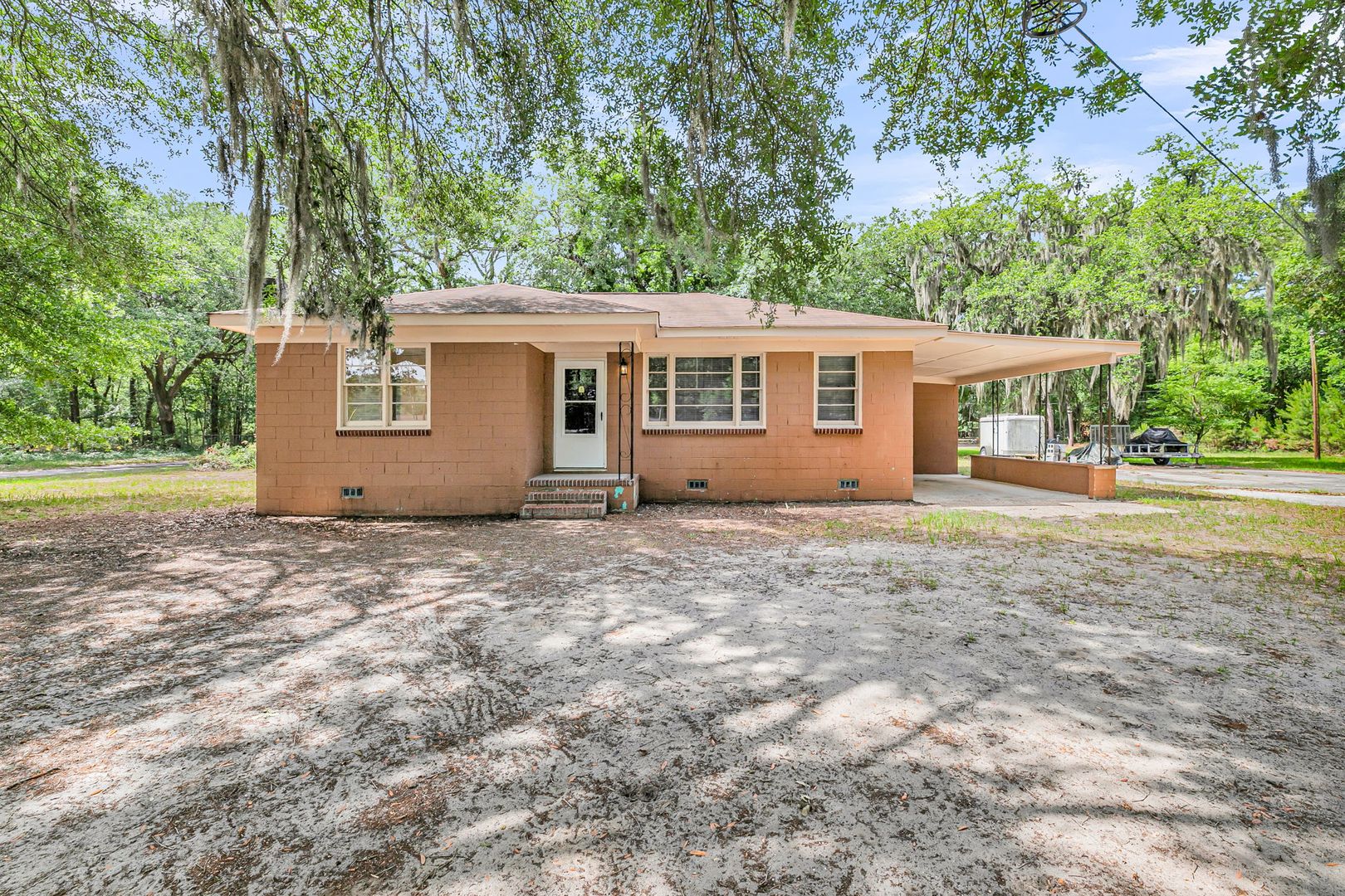 Hollywood House: 4361 Royal Harbor Rd