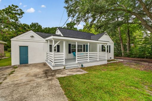 Spacious Living Near Downtown Charleston – photo 1