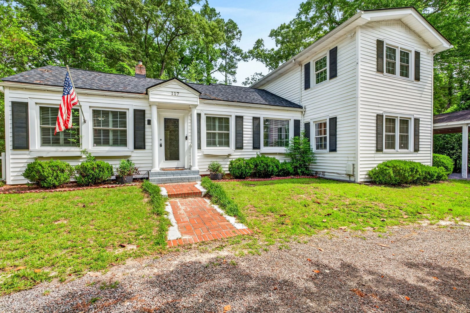 Summerville House: 117 Pine Grove Ave