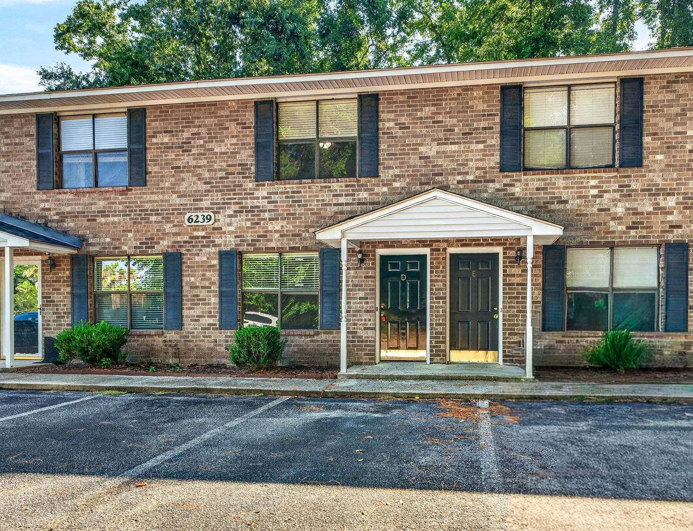 North Charleston House: 6239 Lucille Dr