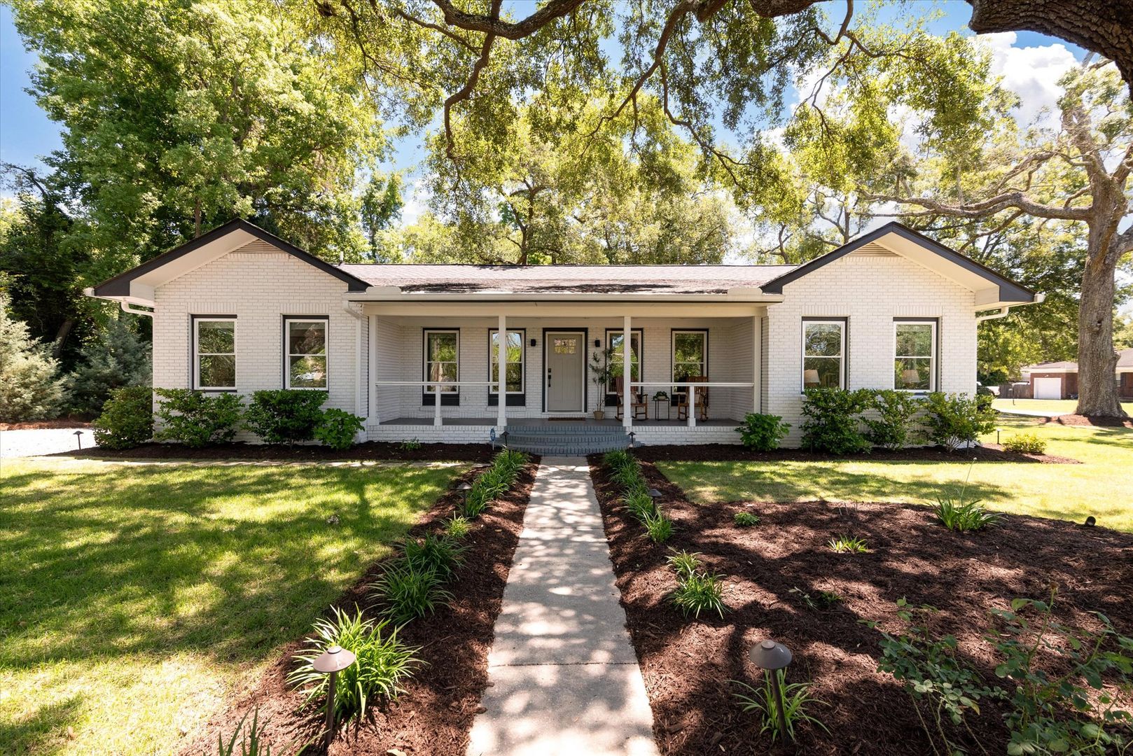 Charleston House: 1634 Ingram Rd