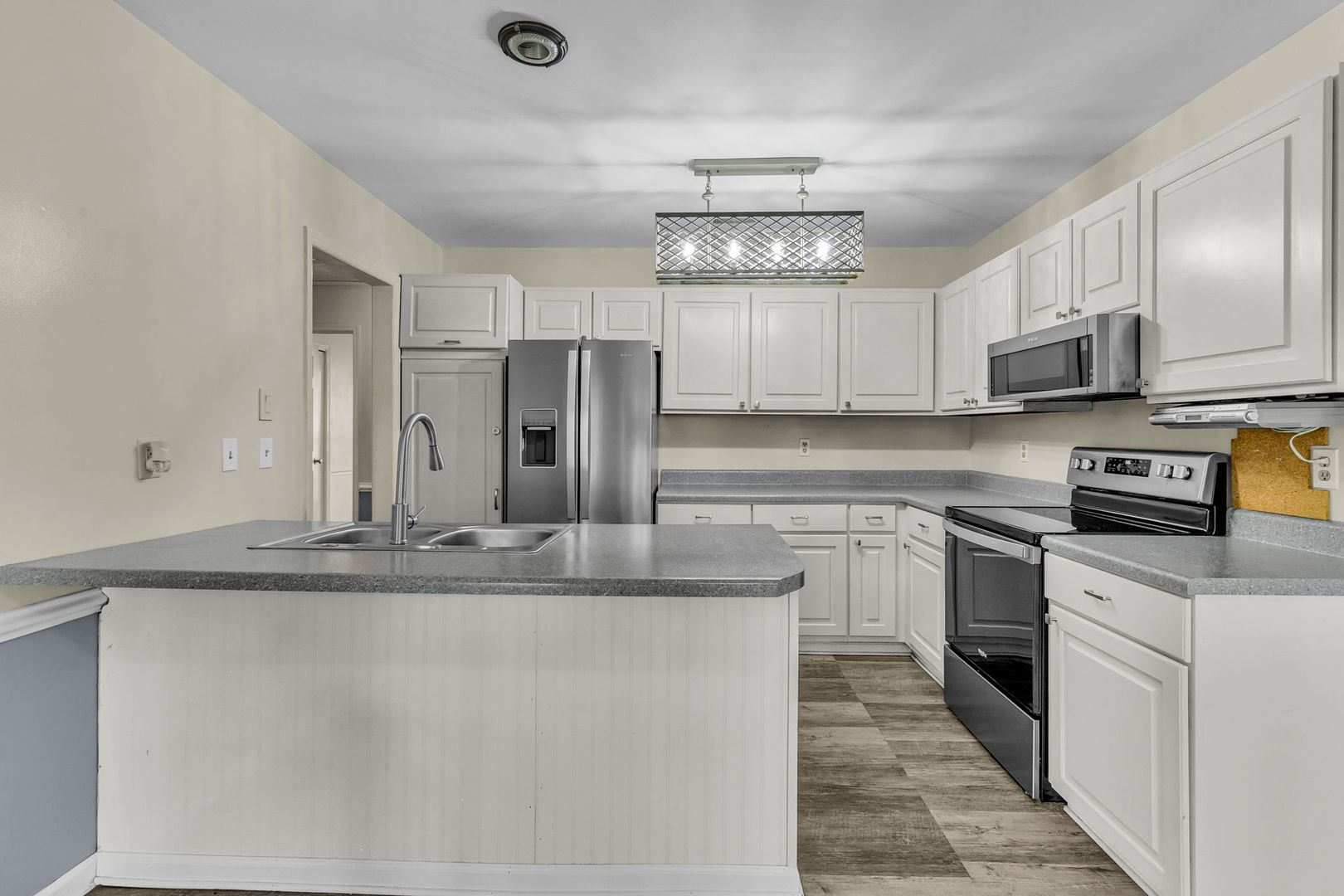 Summerville House: 182 Paddock Way